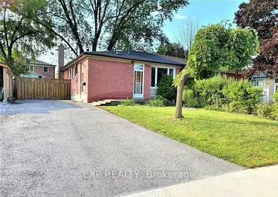 Semi-Detached in Richmond Hill