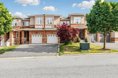 Att/Row/Townhouse in Vaughan