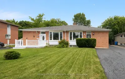 Semi-Detached in Aurora