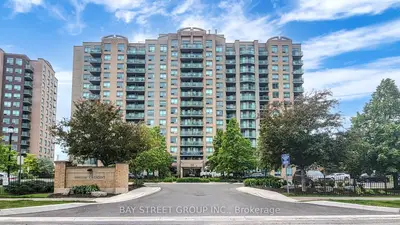 Condo Apartment in Richmond Hill