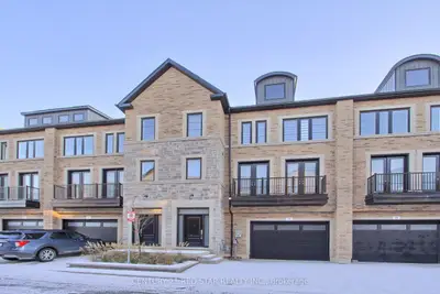 260 Eagle Street 23, Newmarket, On L3y 1k1
