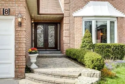 8 Cygnus Drive, Richmond Hill, On L4c 8p2