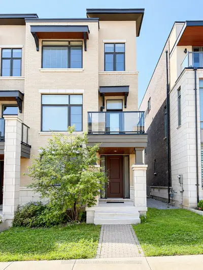 Att/Row/Townhouse in Vaughan