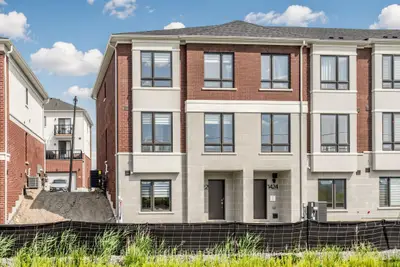 1422 19th Avenue, Richmond Hill, On L4e 3r9