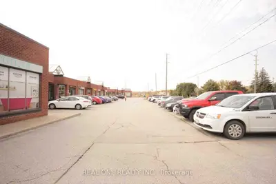 130 Mulock Drive 2, Newmarket, On L3y 7c5