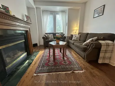 Att/Row/Townhouse in Markham