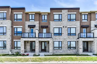 Att/Row/Townhouse in Markham