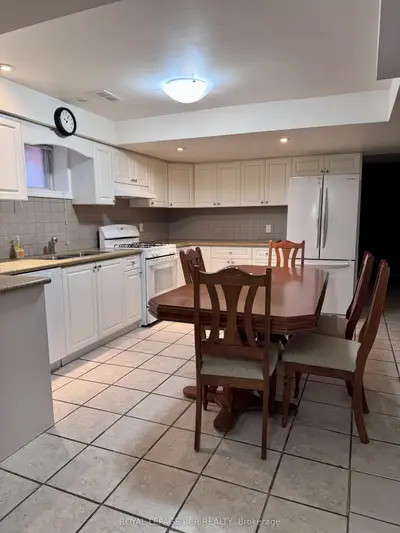 47 Harmonia Crescent, Vaughan, On L4l 3y2
