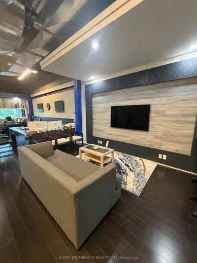 81 Zenway Boulevard 8b, Vaughan, On L4h 0s5