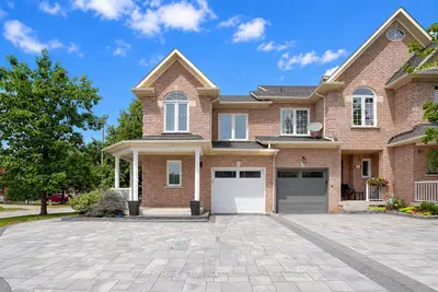 Att/Row/Townhouse in Vaughan