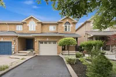 Att/Row/Townhouse in Vaughan