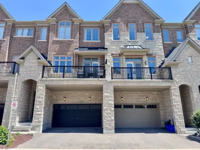 Att/Row/Townhouse in Markham