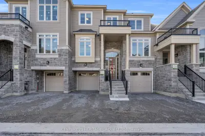 Att/Row/Townhouse in East Gwillimbury