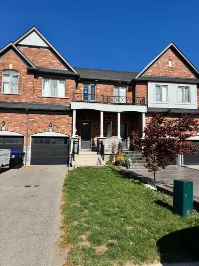 Att/Row/Townhouse in Innisfil