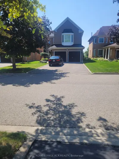 130 Widdifield Avenue, Newmarket, On L3x 1z3