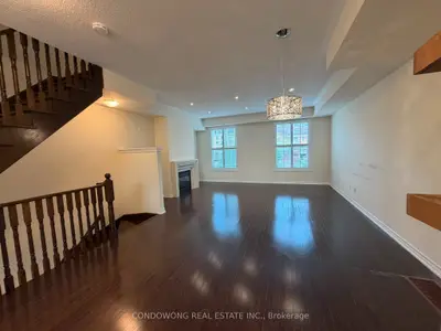 Att/Row/Townhouse in Markham