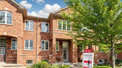 Att/Row/Townhouse in Markham