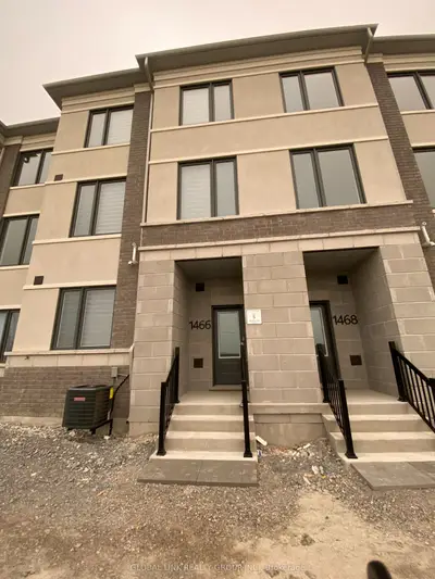 Att/Row/Townhouse in Richmond Hill
