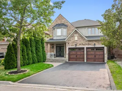 16 Craigvale Street, Vaughan, On L6a 0m3