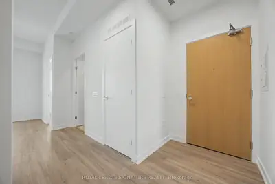 Condo Apartment in Vaughan