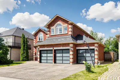 4 Mumberson Court, Markham, On L6c 1y4