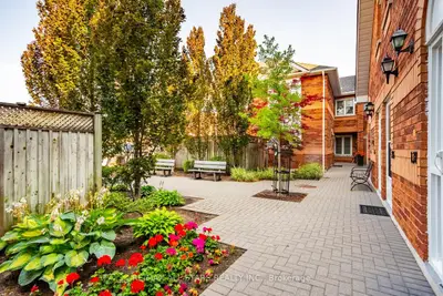 Condo Townhouse in Whitchurch-Stouffville