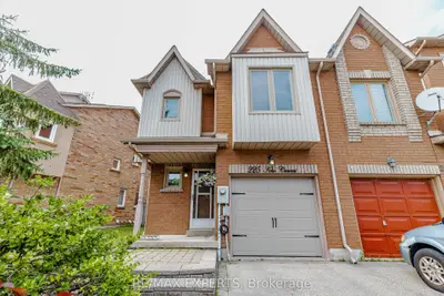 Att/Row/Townhouse in Vaughan
