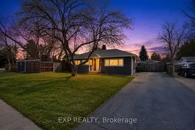 Detached in Essa