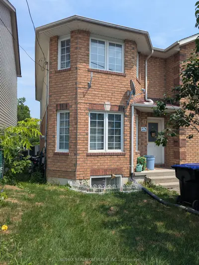 Att/Row/Townhouse in Bradford West Gwillimbury