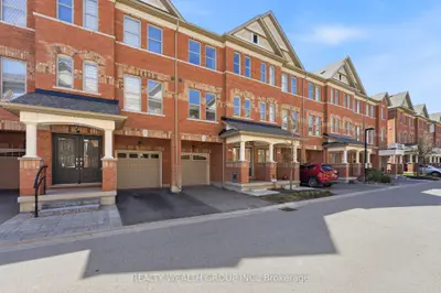 Att/Row/Townhouse in Vaughan