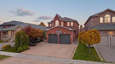 194 Andy Crescent, Vaughan, On L4h 1c7