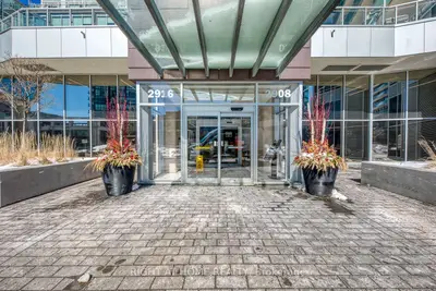 Condo Apartment in Vaughan