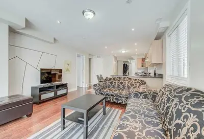 67 Woodbury Crescent S Bsmnt, Newmarket, On L3x 2t2