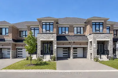 Att/Row/Townhouse in Richmond Hill