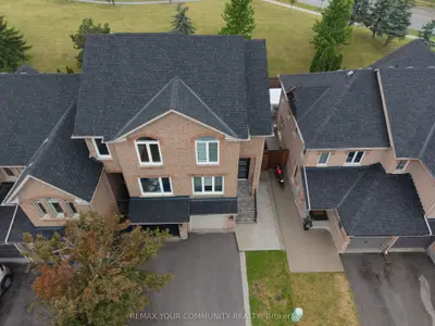 Condo Townhouse in Vaughan