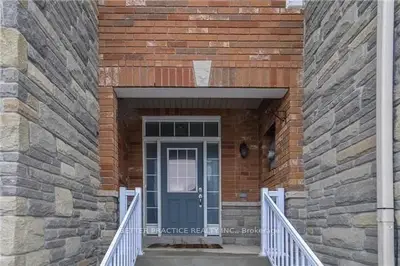 4 Gosnel Circle, Bradford West Gwillimbury, On L3z 0g4