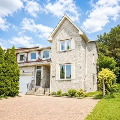 Att/Row/Townhouse in Richmond Hill