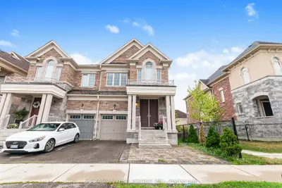 Semi-Detached in Richmond Hill