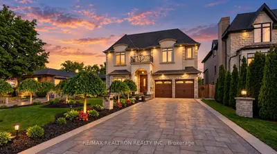 374 Elmwood Avenue, Richmond Hill, On L4c 1m1