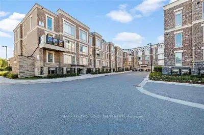 Condo Townhouse in Markham