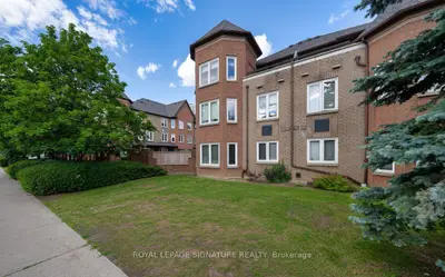 Condo Townhouse in Vaughan