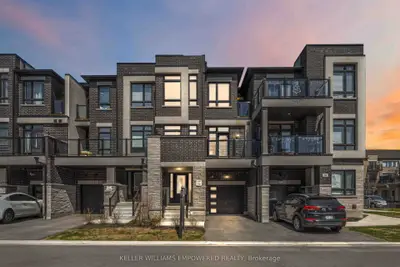 Att/Row/Townhouse in Richmond Hill