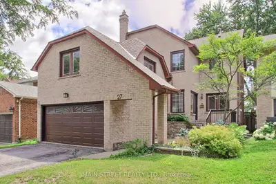 27 Murdock Avenue, Aurora, On L4g 5e7