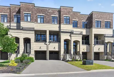 Att/Row/Townhouse in Vaughan