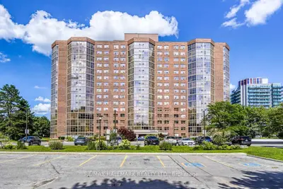 Condo Apartment in Richmond Hill