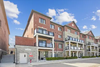 Condo Townhouse in Vaughan