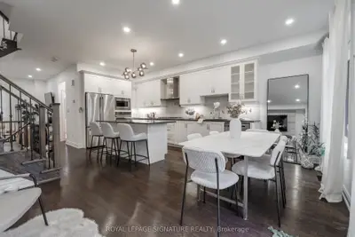 Att/Row/Townhouse in Vaughan
