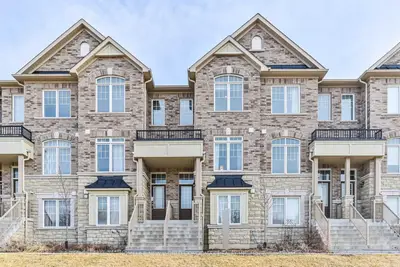 Att/Row/Townhouse in Markham