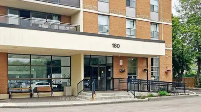 Condo Apartment in Markham