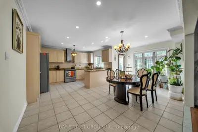 384 Spruce Grove Crescent, Newmarket, On L3x 2x3